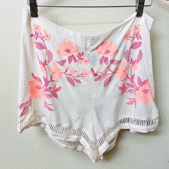 H&M Floral beige shorts - Picture 3 of 4
